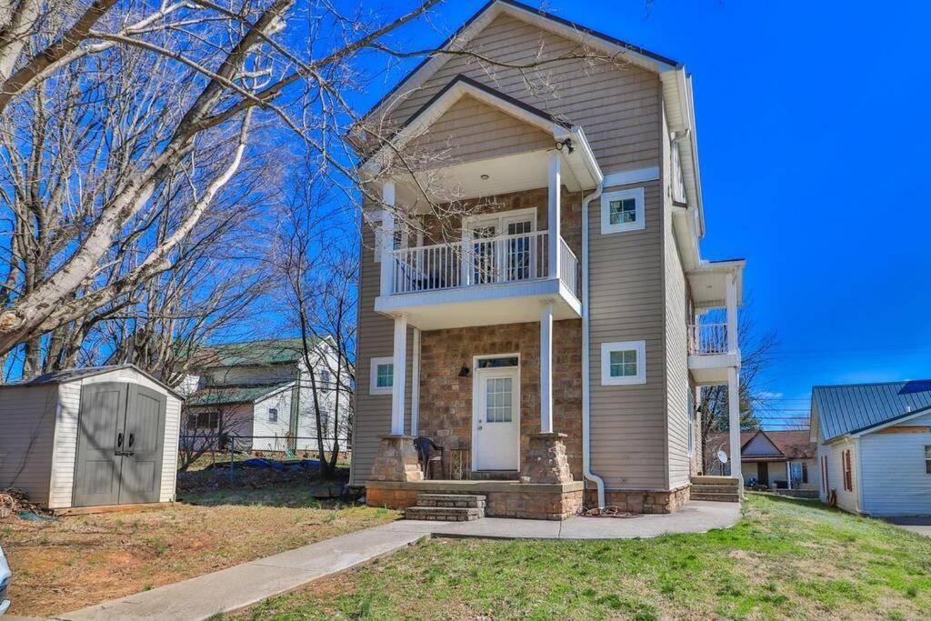 Skinny Big House In Jefferson City 외부 사진