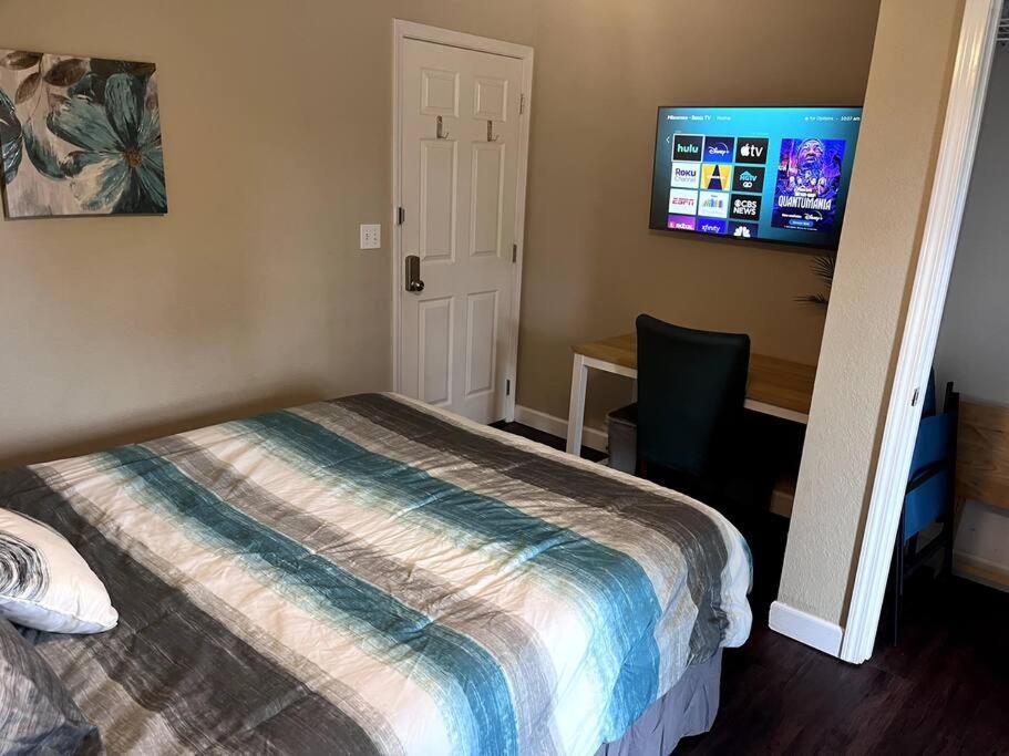 Skinny Big House In Jefferson City 외부 사진