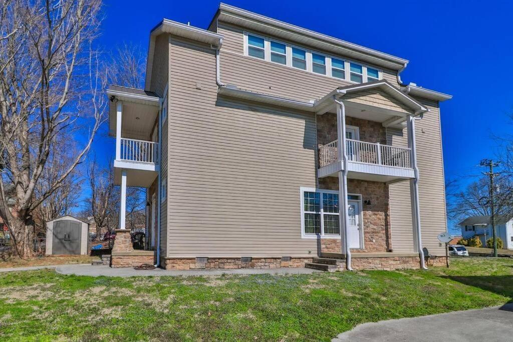Skinny Big House In Jefferson City 외부 사진