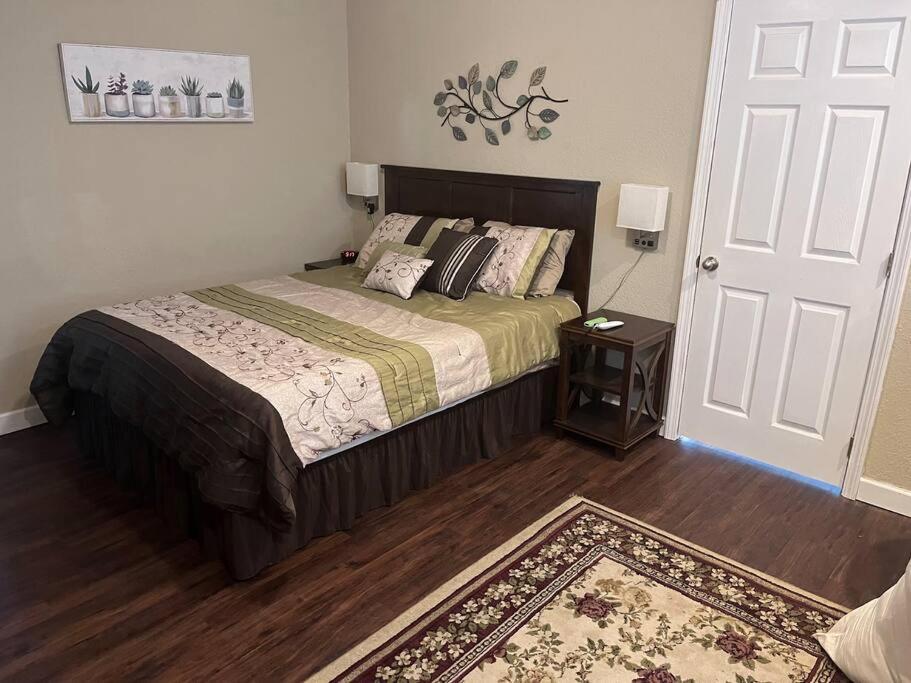 Skinny Big House In Jefferson City 외부 사진
