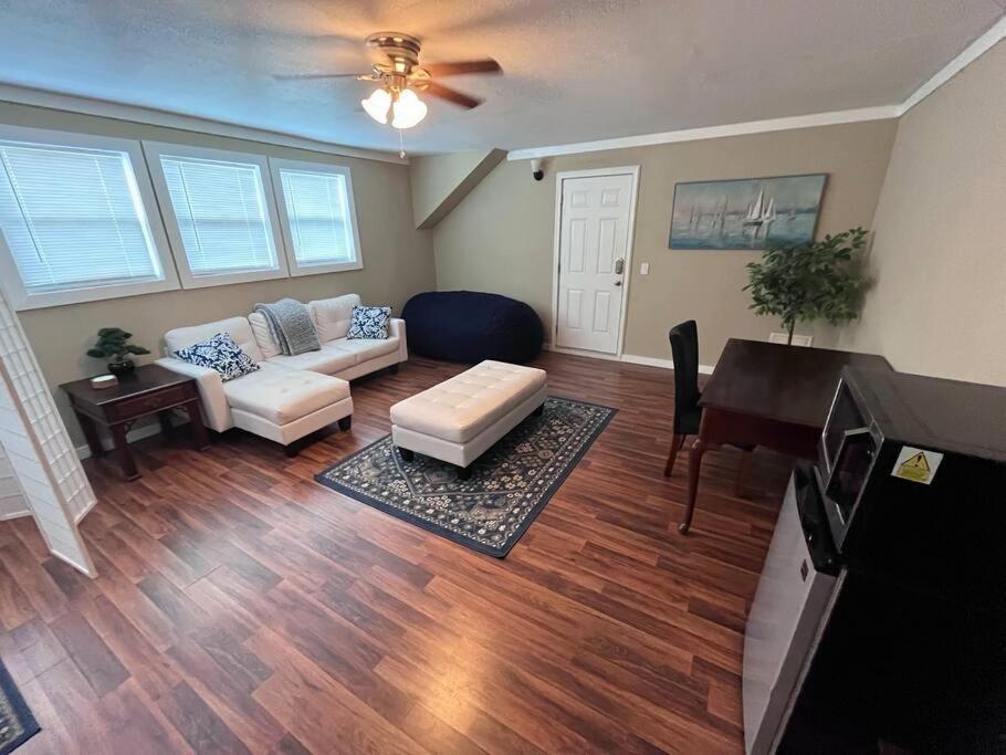 Skinny Big House In Jefferson City 외부 사진