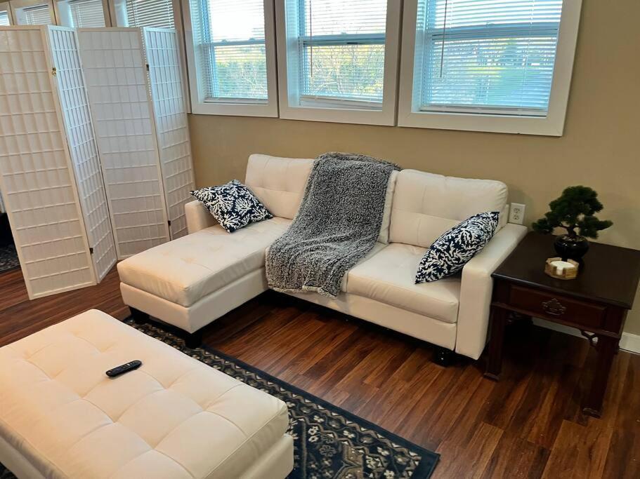 Skinny Big House In Jefferson City 외부 사진