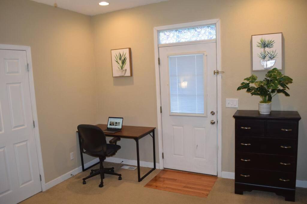 Skinny Big House In Jefferson City 외부 사진