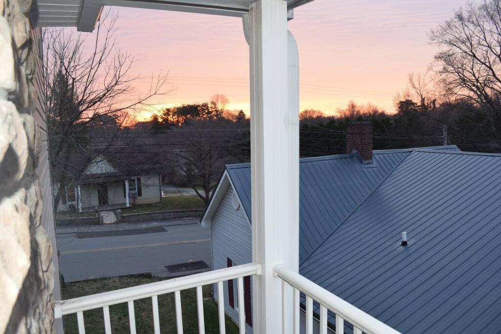 Skinny Big House In Jefferson City 외부 사진